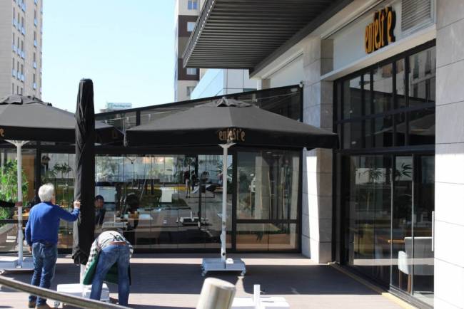 Зонт профессиональный 2х2 м Avocado бежевый 2000х2000 мм Зонт профессиональный 2х2 м Avocado бежевый 2000х2000 мм