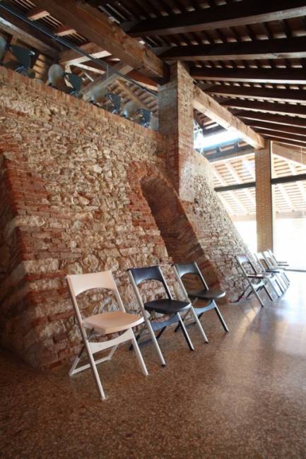 Стул пластиковый складной Compact желтый 435х470х775 мм Стул пластиковый складной Compact желтый 435х470х775 мм