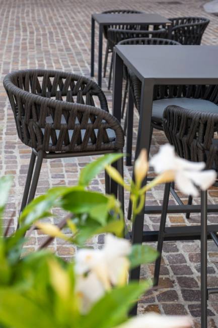 Кресло барное плетеное с подушкой Tahiti черный, темно-серый, черный 560х570х1040 мм